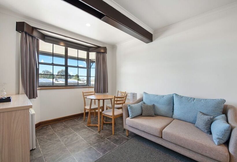 高级套房, Olde Tudor