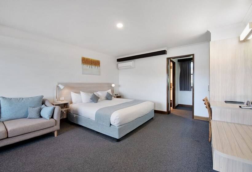 带大床的套房, Olde Tudor