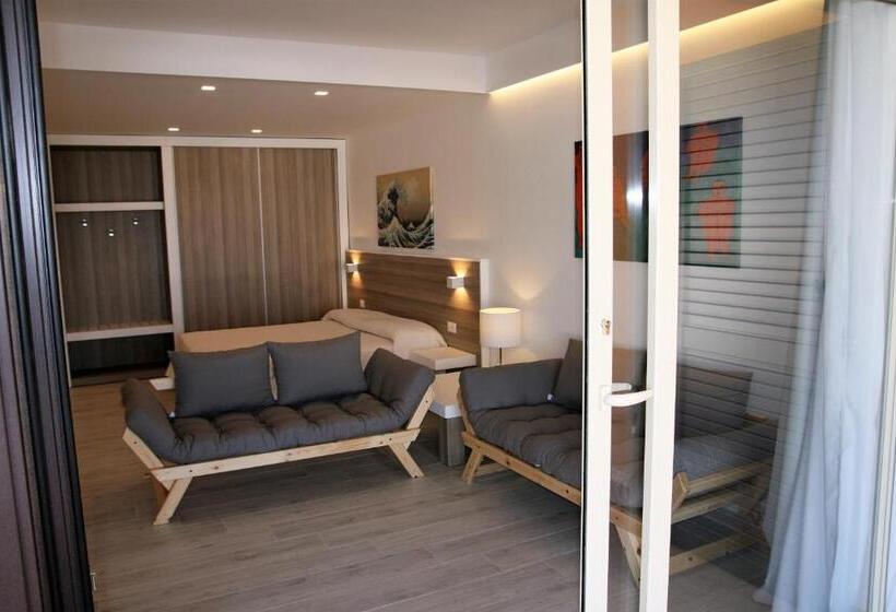 주니어 스위트 풀장 전망, Pietre Bianche