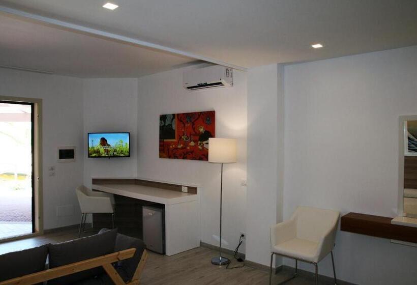 주니어 스위트 풀장 전망, Pietre Bianche