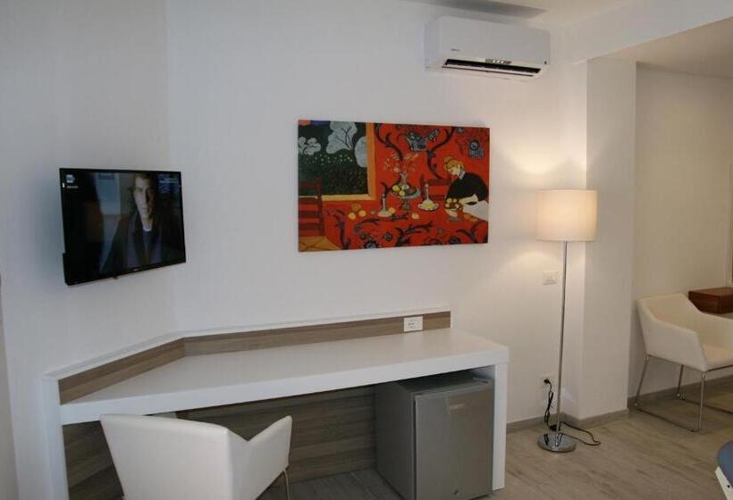 주니어 스위트 풀장 전망, Pietre Bianche