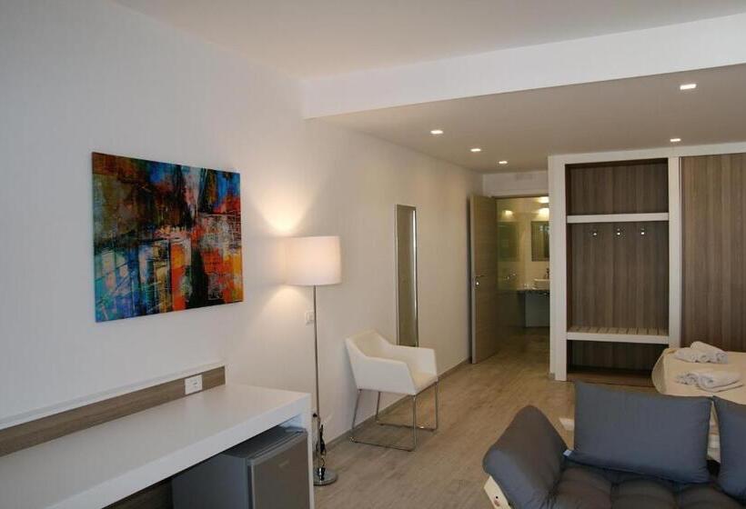 주니어 스위트 풀장 전망, Pietre Bianche