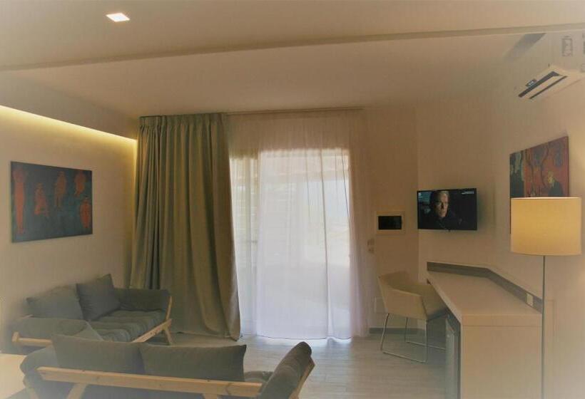 주니어 스위트 풀장 전망, Pietre Bianche