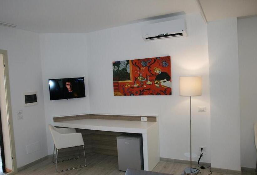 주니어 스위트 풀장 전망, Pietre Bianche