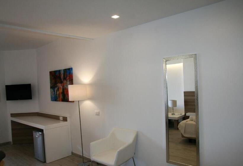 주니어 스위트 풀장 전망, Pietre Bianche