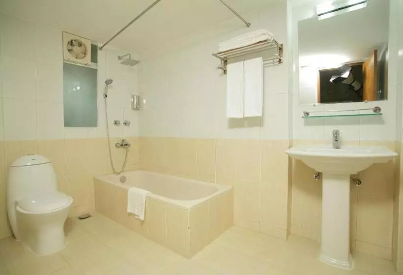اتاق سوپریور با تخت بزرگ, Richmond Hotel & Suites