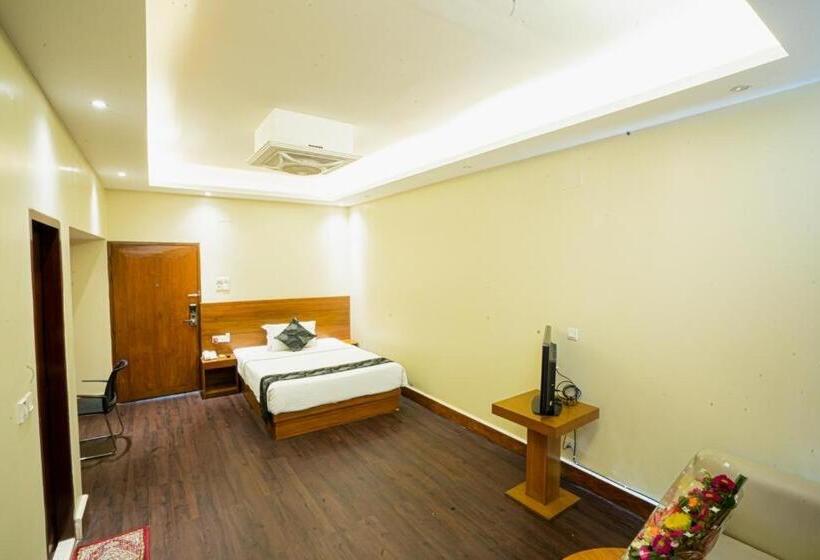 اتاق سوپریور با تخت بزرگ, Richmond Hotel & Suites