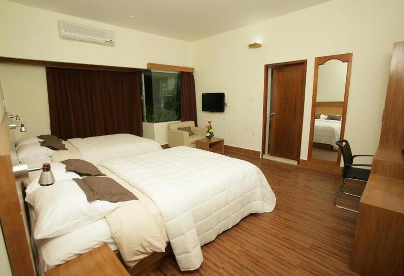 اتاق خانوادگی, Richmond Hotel & Suites