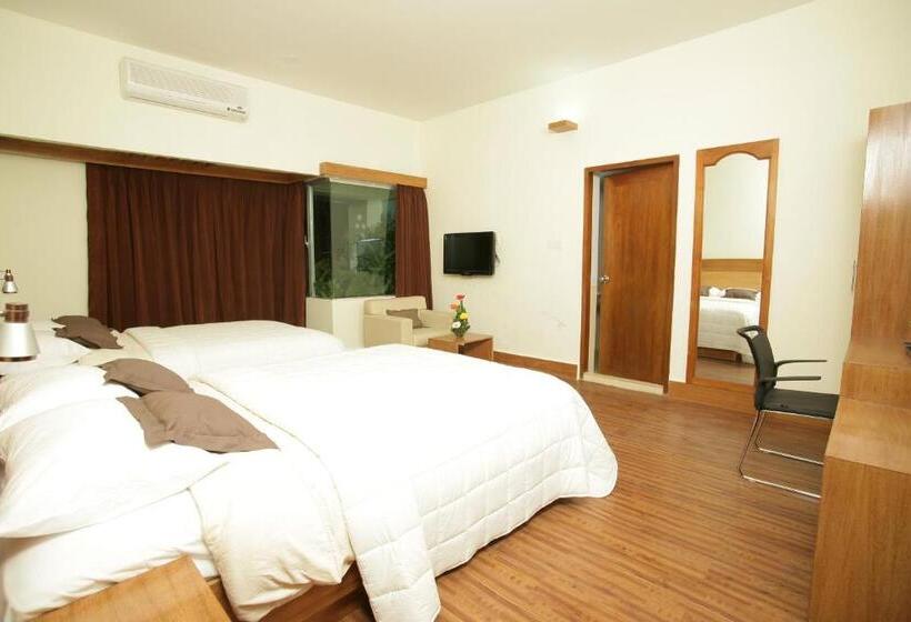 اتاق خانوادگی, Richmond Hotel & Suites