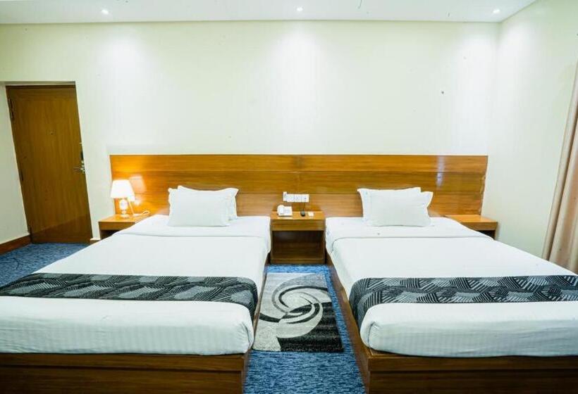 اتاق خانوادگی, Richmond Hotel & Suites