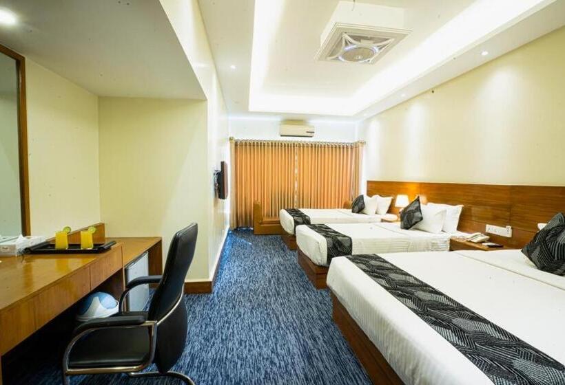 اتاق خانوادگی, Richmond Hotel & Suites