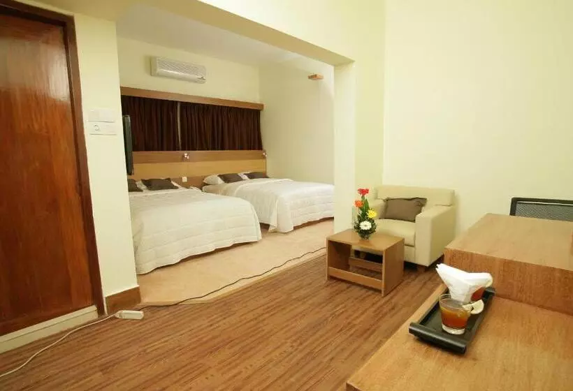 سوییت خانوادگی, Richmond Hotel & Suites