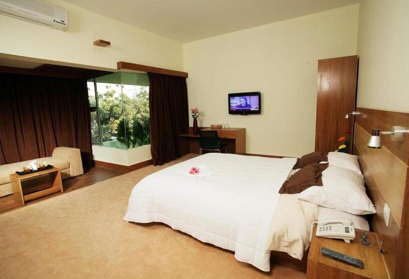 سوییت, Richmond Hotel & Suites