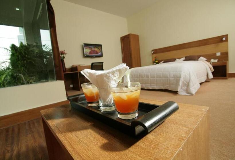 سوییت, Richmond Hotel & Suites