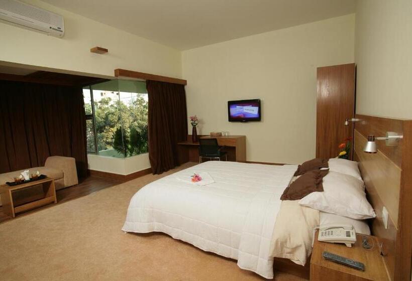 سوییت, Richmond Hotel & Suites