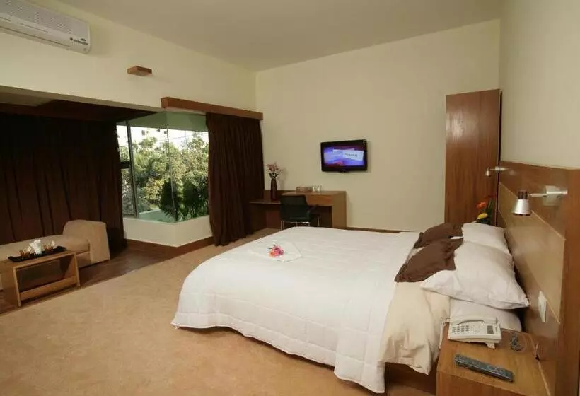 سوییت, Richmond Hotel & Suites