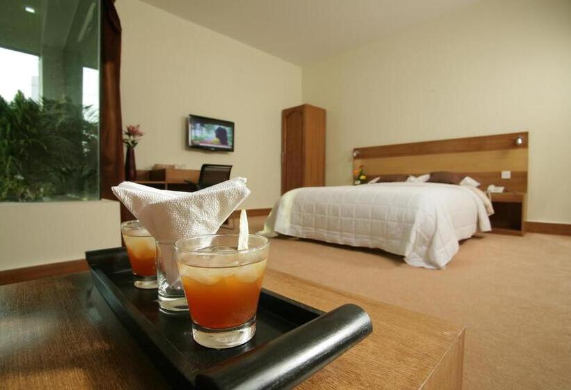 سوییت, Richmond Hotel & Suites