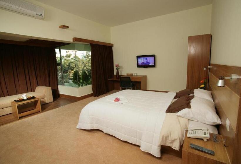 سوییت, Richmond Hotel & Suites