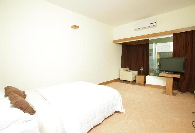 اتاق اجرایی, Richmond Hotel & Suites