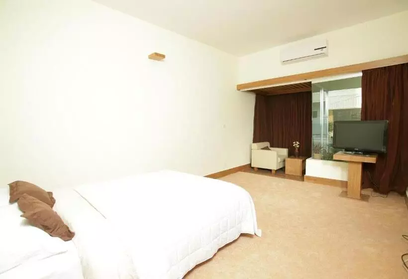 اتاق اجرایی, Richmond Hotel & Suites