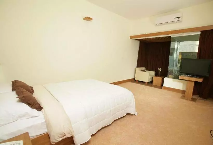اتاق اجرایی, Richmond Hotel & Suites