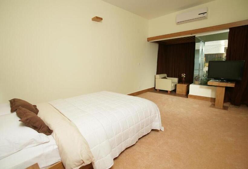 اتاق اجرایی, Richmond Hotel & Suites