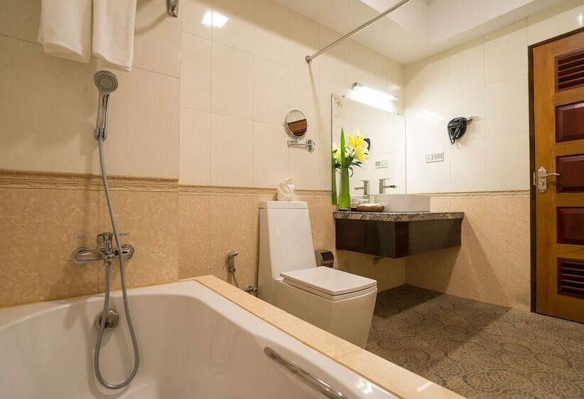 اتاق لوکس, Shwe Pyi Thar