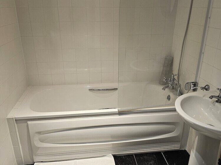 デラックスルーム, The Barleycorn