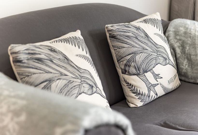 스탠다드 스튜디오 킹침대, The Captains Motel