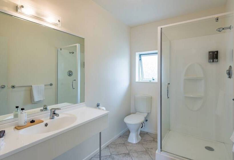 침실 1개 아파트, The Captains Motel