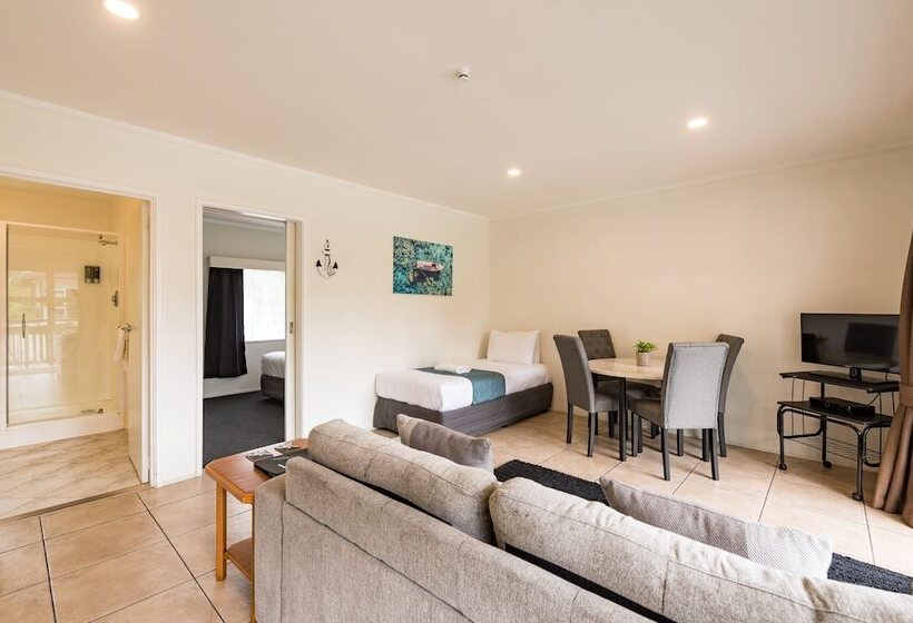 침실 1개 아파트, The Captains Motel