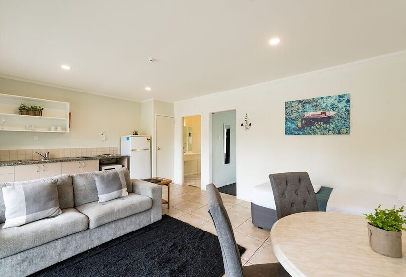 침실 1개 아파트, The Captains Motel