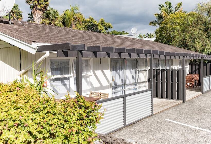 침실 2개 아파트, The Captains Motel