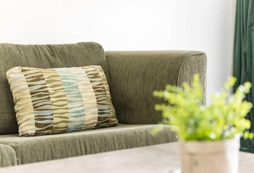 침실 2개 아파트, The Captains Motel