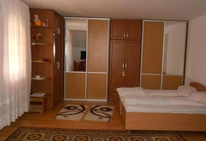 ファミリールーム, Tünde Vendégház