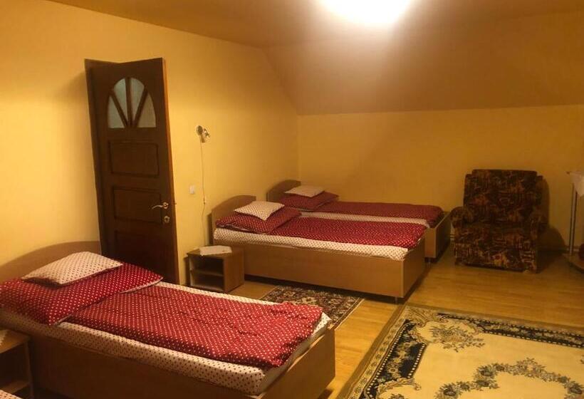 패밀리 룸, Tünde Vendégház