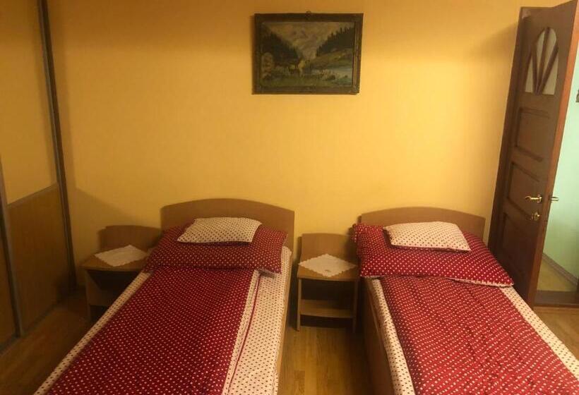 패밀리 룸, Tünde Vendégház