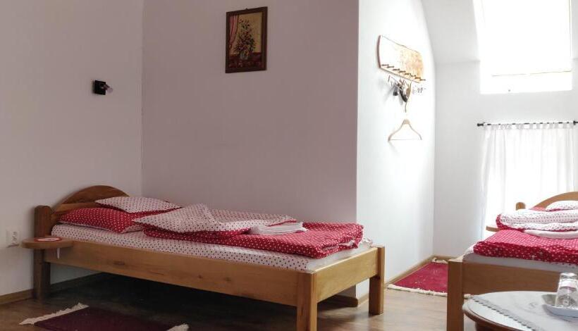 스탠다드 트리플 룸, Tünde Vendégház