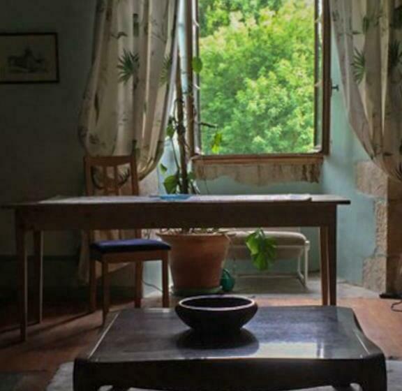 غرفة قياسية مطلّة علي حمام السباحة, Château De Sothonod