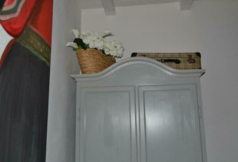 Номер Economy, Sa Corte Nova