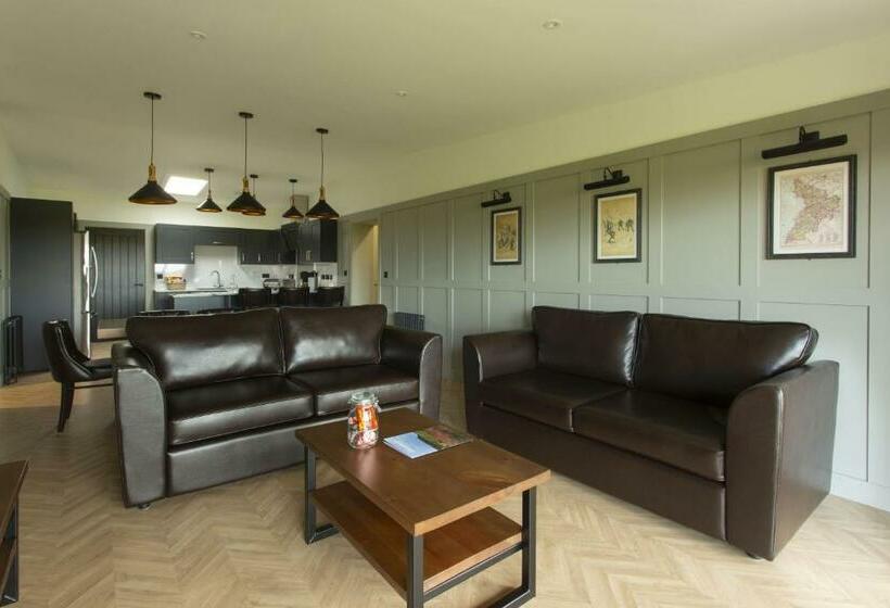 4ベッドルームアパートメント, Dundonald Links