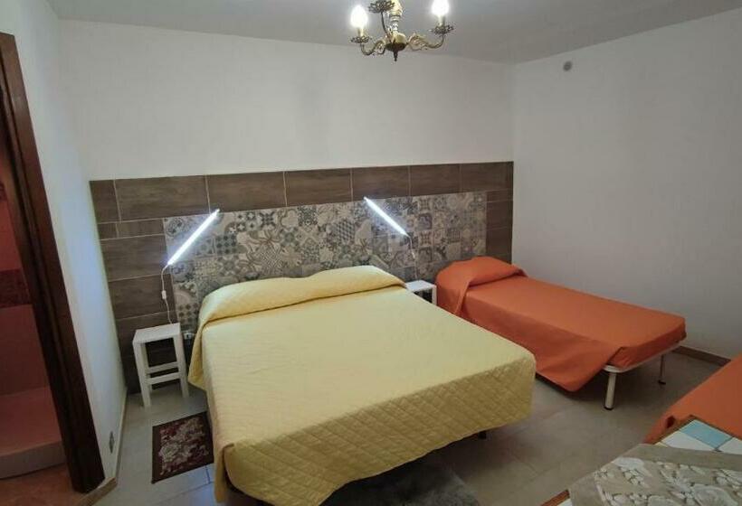 غرفة قياسية رباعية, Affittacamere Da Angela