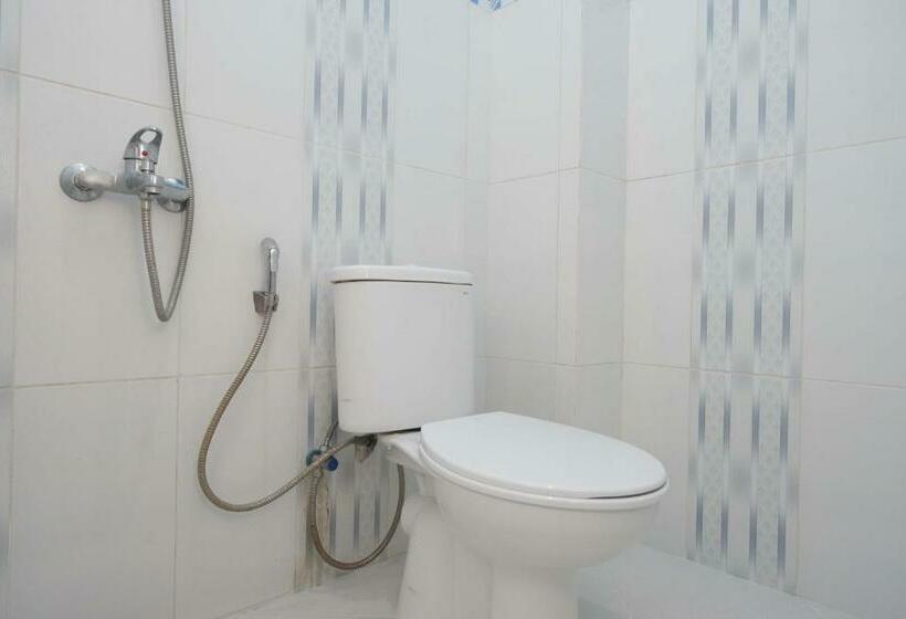 Номер Deluxe, Reddoorz Near Terminal Tirtonadi 2