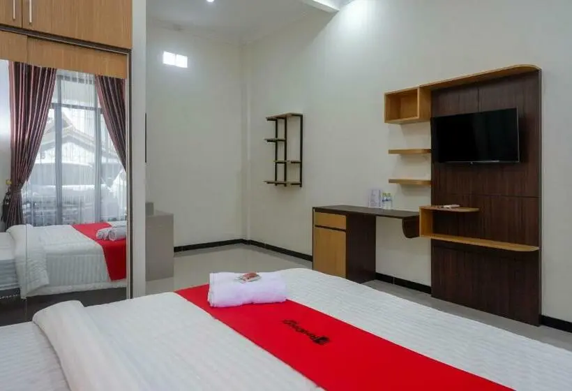 اتاق لوکس, Reddoorz Near Terminal Tirtonadi 2
