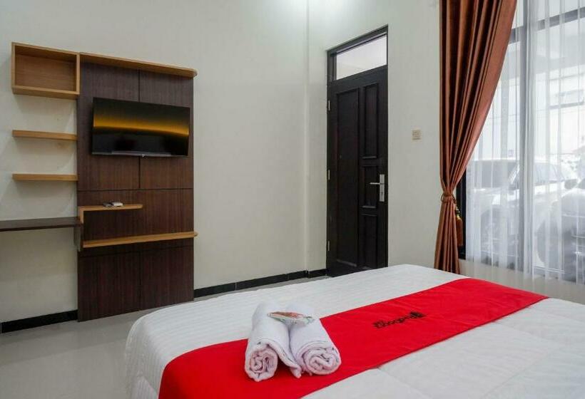 디럭스 룸, Reddoorz Near Terminal Tirtonadi 2