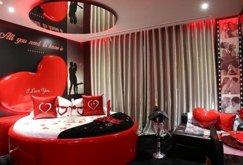 Номер Стандарт, Motel Emoções