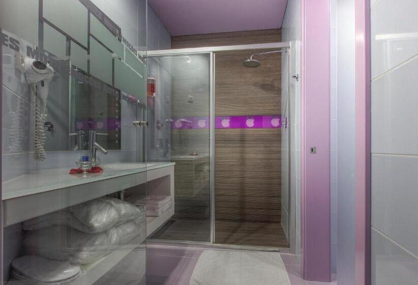 Номер Стандарт, Motel Emoções