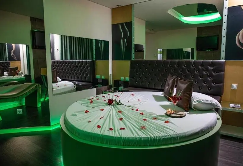 スタンダードルーム, Motel Emoções
