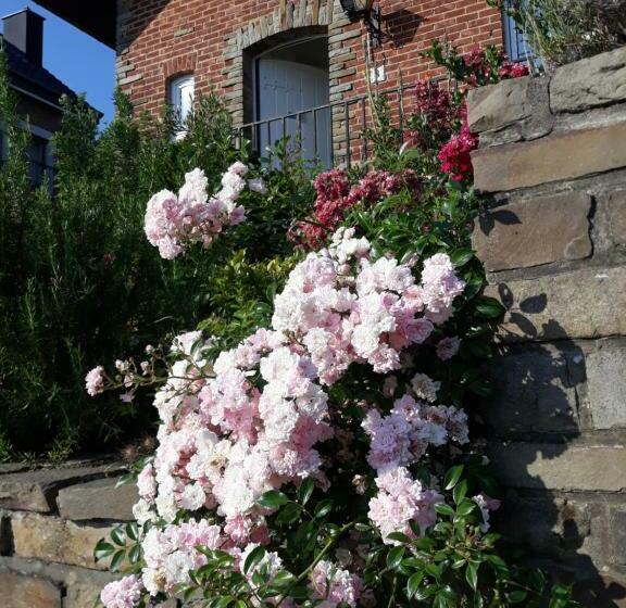 带共用浴室的标准房间, Bed Vue Sur Vallée De La Meuse Namur