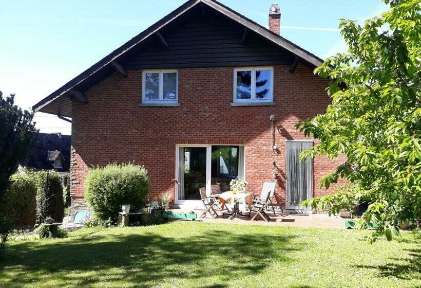 带共用浴室的标准房间, Bed Vue Sur Vallée De La Meuse Namur